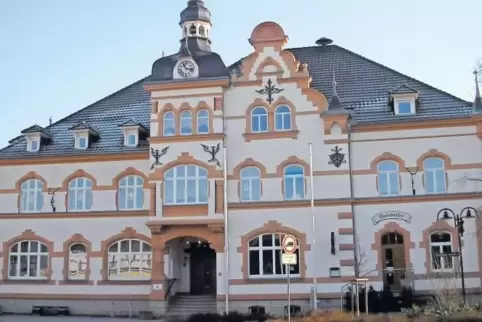 Dieses 1897 eingeweihte Rathaus ist der Sitz des Hermsdorfer Bürgermeisters Benny Hofmann.