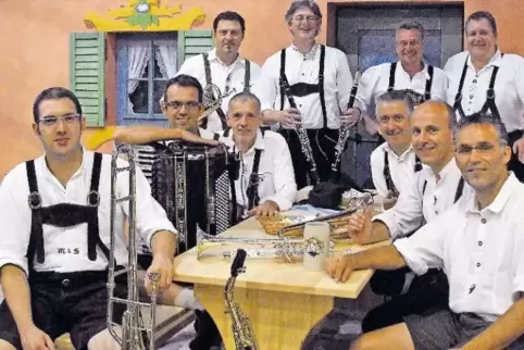 Als Stimmungsgaranten unverzichtbar: die Musiker der Formation Musikantenland-Express – seit Anbeginn dabei.