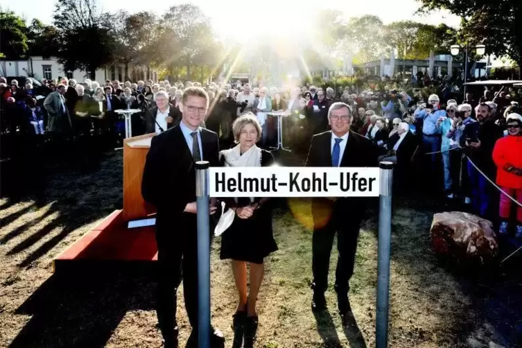 Gestern Nachmittag in Speyer: Maike Kohl-Richter, CDU-MdB Johannes Steiniger und OB Hansjörg Eger (CDU) haben das Schild enthüll