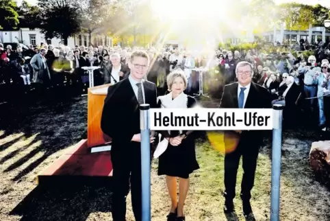 Das Helmut-Kohl-Ufer ist eröffnet (von links): Festredner MdB Johannes Steiniger (CDU), Maike Kohl-Richter und Oberbürgermeister