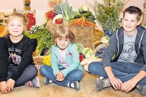 Haben am Erntedankgottesdienst mitgewirkt (von links): Felizitas Kasper, Klara Rennholz und Felix Sesing.