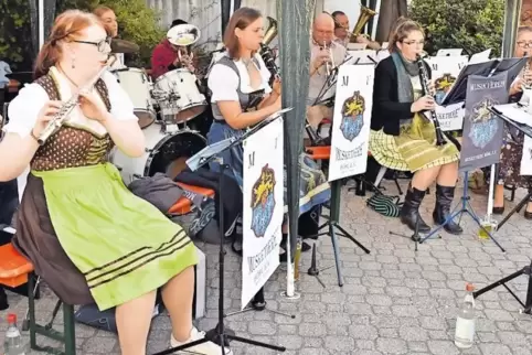 Stilsicher gekleidet: die Musketiere bei ihrem Oktoberfest.