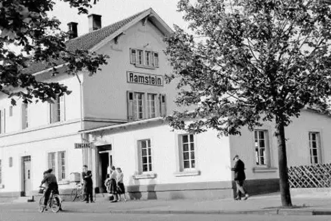 Der Ramsteiner Bahnhof in den 1960er Jahren.  Foto: Paque/frei 