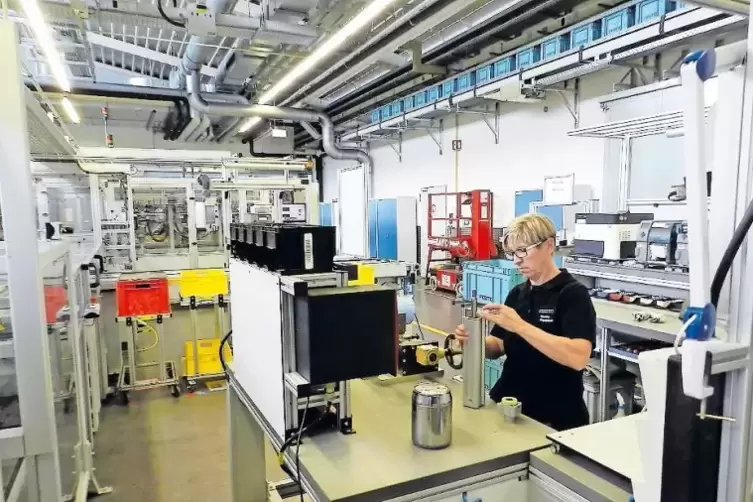 Im Schnitt 42.000 pneumatische Zylinder werden am Tag in Rohrbach montiert und vom zentralen Logistikcenter in 61 L&auml;nder versand