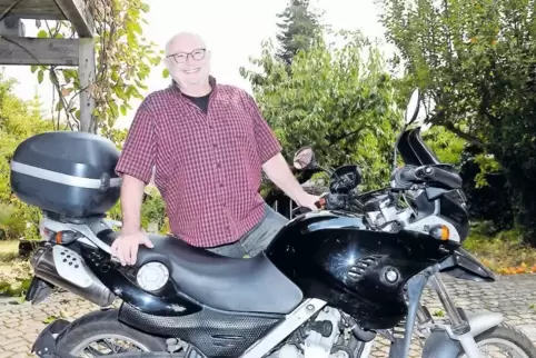 Ist als Ruheständler nun häufiger auf seinem Motorrad anzutreffen: Walter Gehm.