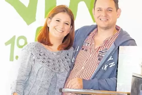 Meik und Selina Löwer wollen aus dem VfR-Clubheim eine Sportsbar machen.