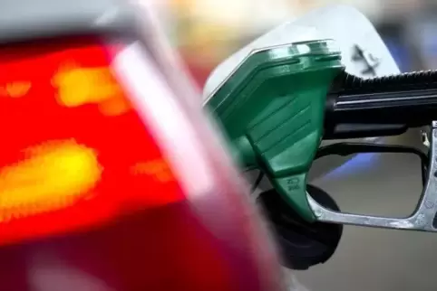 Der Mutterstadter gestand, bei fünf Tankstellenüberfällen den Fluchtwagen gefahren zu haben. Symbolfoto: dpa