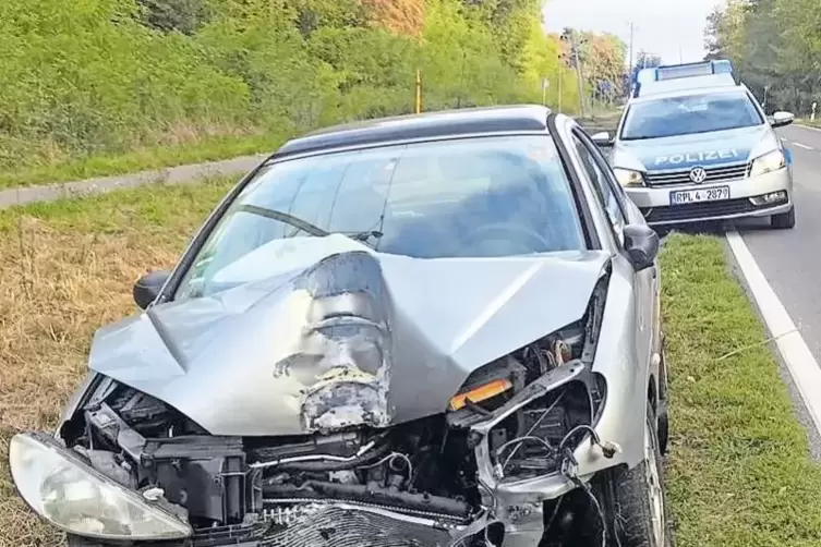 An dem Unfallwagen entstand Totalschaden.