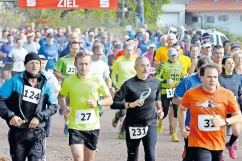 Über 220 Teilnehmer waren beim Eulenlauf in Friesenheim dabei. Die deutschen Feuerwehrmeisterschaften waren in dem Lauf eingebet