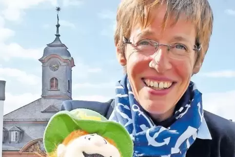 Joanna Whittaker-Simon hat aus Irland einen Leprechaun (irischer Kobold) mitgebracht.