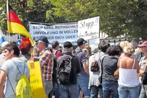 Aufklärung und Politik der sozialen Gerechtigkeit und Teilhabe sollen rechtspopulistische Kundgebungen, wie sie wieder am Samsta