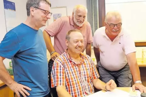 Schlichten statt richten: die Schiedsleute der Verbandsgemeinde Leiningerland (sitzend) Wolfgang Heinrich und (stehend von links