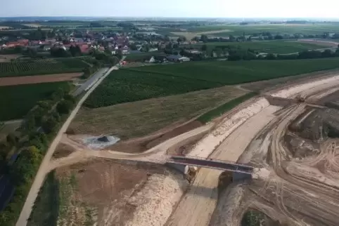 Der Bau der Umgehung Impflingen macht Fortschritte. Foto: VAN 