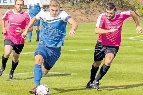 Jens Hummel (Mitte) und der TSV Ebertsheim sind gefordert.