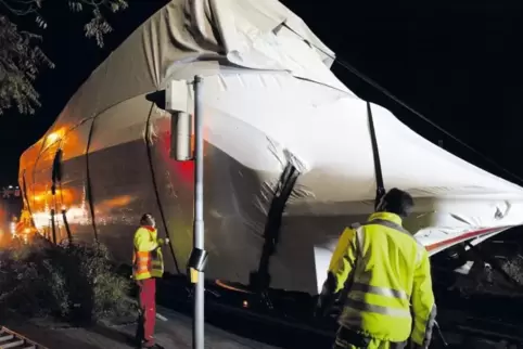 Die Mitarbeiter der Transportsicherung standen per Funk immer in Kontakt mit dem Fahrer.