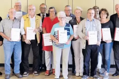 Ein Akt der Solidarität: Das Rote Kreuz ehrte vielfache Blutspender bei einer Veranstaltung in Maximiliansau.