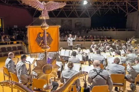 Spielt ein Benefizkonzert für das DRK Hospiz Hildegard Jonghaus: das Heeresmusikkorps Koblenz. Das Foto stammt von einem Auftrit