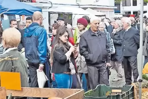 Schnappschuss von 2015: Der Ramsteiner Bauernmarkt ist immer ein Publikumsmagnet.
