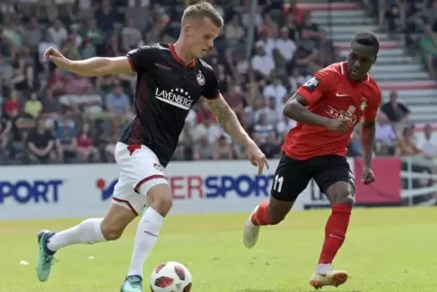 Florian Pick (links), hier in der Drittliga-Mannschaft des FCK gegen die SG Sonnenhof Großaspach im Einsatz, erzielte das 1:2 fü