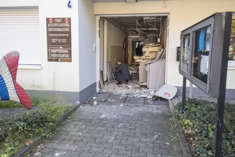 Kaiserslautern_Geldautomat_gesprengt_Kindergarten_beschaedigt_2018_10_08_-01-_VIEW.jpg