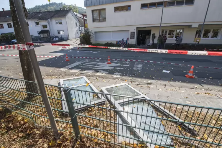 Kaiserslautern_Geldautomat_gesprengt_Kindergarten_beschaedigt_2018_10_08_-02-_VIEW.jpg