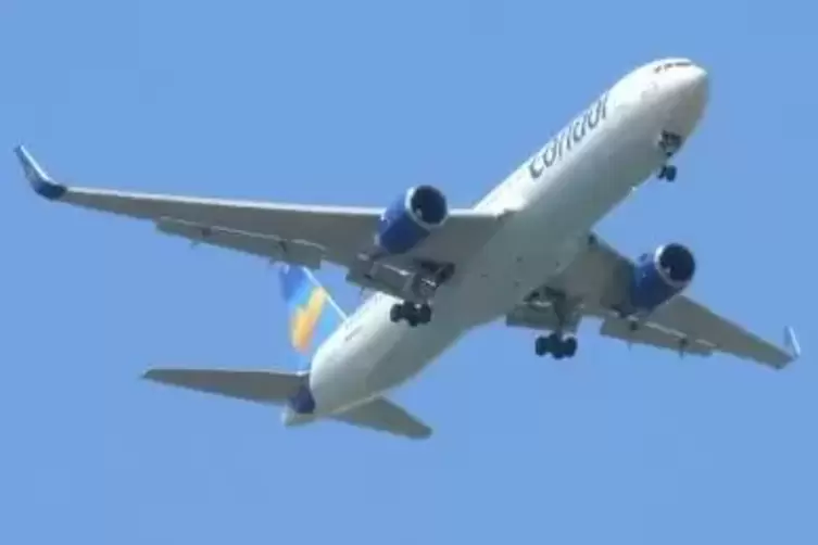 Eine Condor-Maschine des Typs Boeing 767 hat am Samstag in der Luft elf Tonnen Kerosin abgelassen.  Foto: dpa