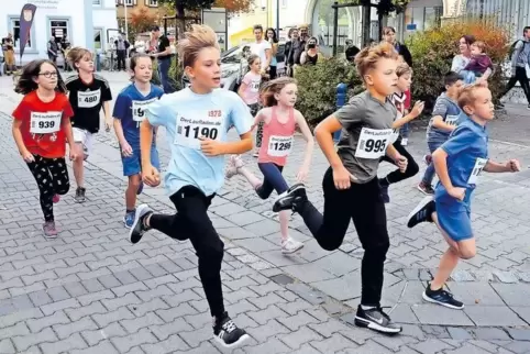 400 Meter misst eine Runde durch den Winnweilerer Ortskern. Während die jüngeren Starter nur eine Runde drehen müssen, gilt es f