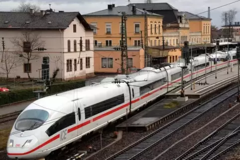 Ein ICE verbindet im Jahresfahrplan 2019 erstmals die Bahnhöfe Homburg, Kaiserslautern und Neustadt (Foto) direkt mit Berlin.  F