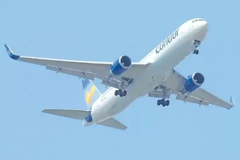 Eine Condor-Maschine des Typs Boeing 767 hat am Samstag in der Luft elf Tonnen Kerosin abgelassen.