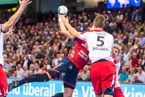 Eulen-Rückraumspieler Stefan Salger ist am linken Knöchel verletzt und fällt mehrere Wochen aus.  Foto: Eulen Ludwigshafen