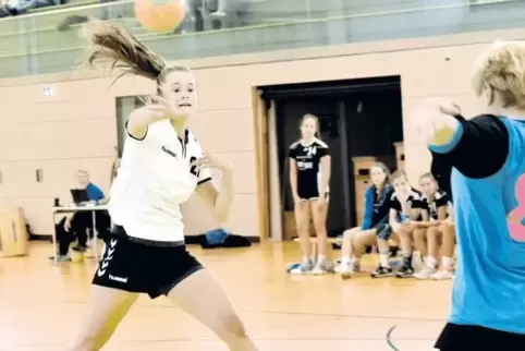 Fünfmal überwand Lena Reber HSG-Torfrau Juliane Czizinski. Das Offensivspiel des SC war insgesamt aber zu behäbig.