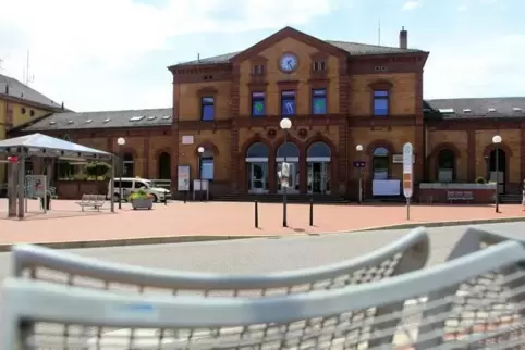 Die Gewobau hatte am Dienstag mitgeteilt, dass sie den Zweibrücker Bahnhof von der Deutschen Bahn gekauft hat. Archivfoto: Füssl