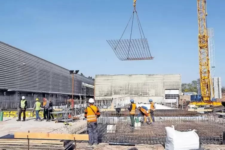 Mit dem Bau der Fermenter f&uuml;r die Biom&uuml;llverg&auml;rungsanlage in Westheim wurde bereits begonnen, heute wird der Boden betoniert.