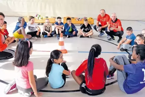 Die Kinder sollen spielerisch einen Einblick in die Vereinswelt bekommen.