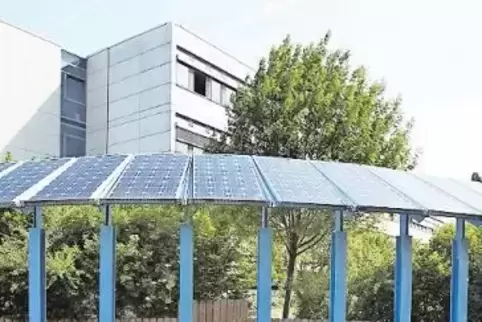 Beitrag zur Energiewende: Solaranlage am Eduard-Spranger-Gymnasium in Landau.