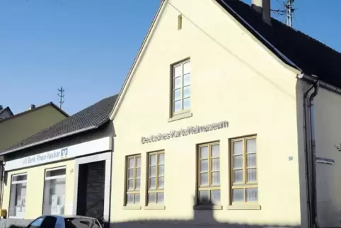 Der Heimat- und Kulturkreis Fußgönheim zieht neben dem Deutschen Kartoffelmuseum ein. Die Fassaden werden einander angepasst. So