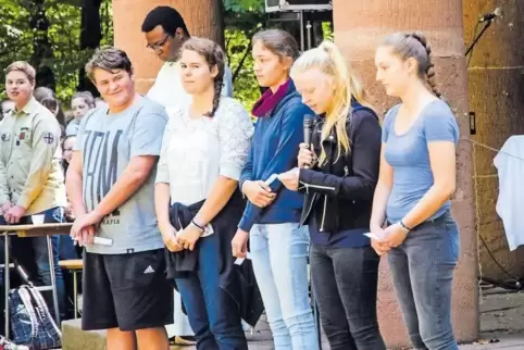 Teil der Firmvorbereitung war die Teilnahme am Hungermarsch zum Winterkirchel. Dort trugen Firmlinge während des Gottesdienstes 