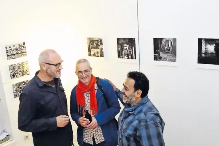 Das Fotografentrio in der Ausstellung im WebEnd: Jörg Heieck, David Aebi und Hamdi Reda.