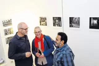 Das Fotografentrio in der Ausstellung im WebEnd: Jörg Heieck, David Aebi und Hamdi Reda.