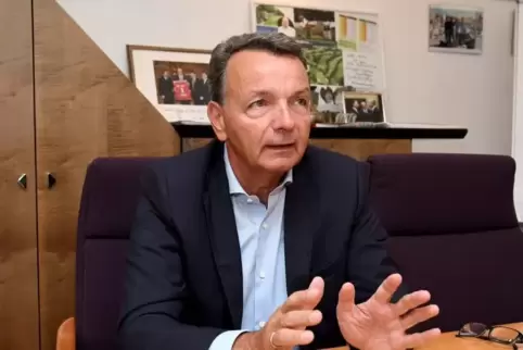 56 Jahre alt, seit 55 Jahren im FCK: Rainer Keßler. Foto: BUCHHOLZ
