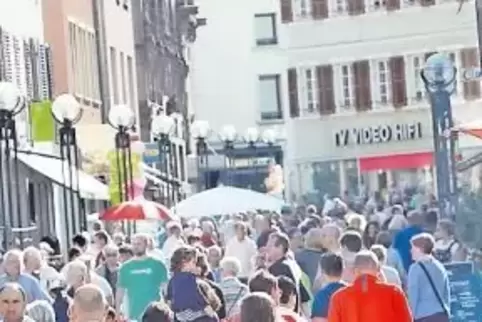 Vor allem an verkaufsoffenen Sonntagen brummt das Geschäft in der Stadt.