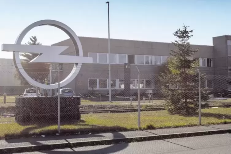 Am Morgen wurden Geschäftsräume auf dem Opel-Werksgelände durchsucht.