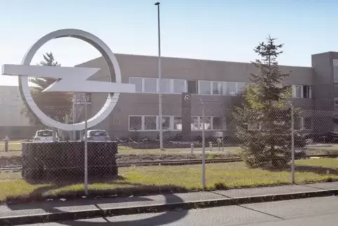 Am Morgen wurden Geschäftsräume auf dem Opel-Werksgelände durchsucht.