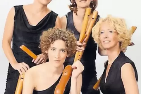 Die Mitglieder des Quartetts Flautando verwenden bei ihren Auftritten bis zu 40 Blockflöten in allen Bauformen und Tonlagen.