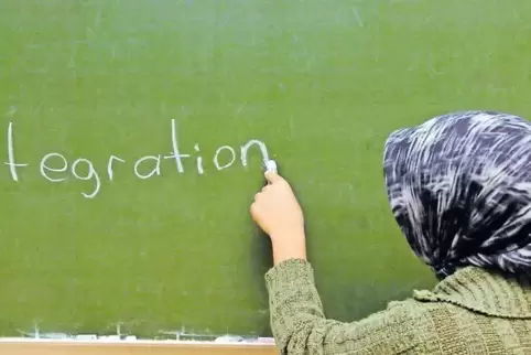 Der Film „Neuland – Gelungene Integrationsarbeit für junge Flüchtlinge“ begleitet einen Lehrer über zwei Jahre und zeigt auf, wi