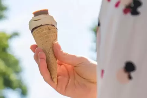 „Eiscreme ist schon immer eine naheliegende, aber auch echt leckere Lösung gewesen, um sich abzukühlen“, heißt es im Polizeiberi