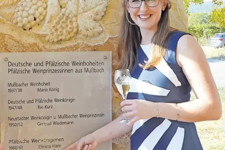 Am Prinzessinnenstein in Mußbach ist Meike Klohrs Name bereits in die Liste mit den Weinhoheiten eingetragen, die aus dem Neusta