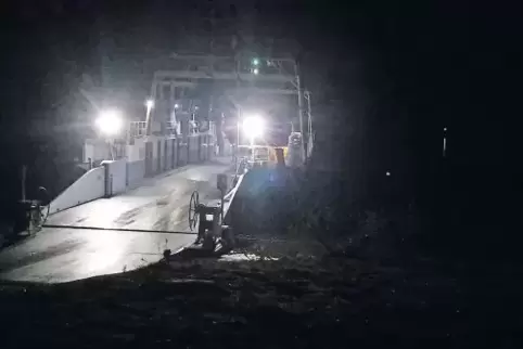 Die Rheinfähre „Peter Pan“ hat am Donnerstag um 6.42 Uhr ihren Dienst wegen des niedrigen Wasserstandes vorerst eingestellt.