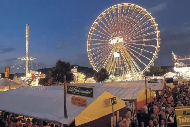 Eine Chance für die Liebe: Auf dem Dürkheimer Wurstmarkt hat sich schon so manches Paar gefunden. Madlen Kaniuth und Christian B