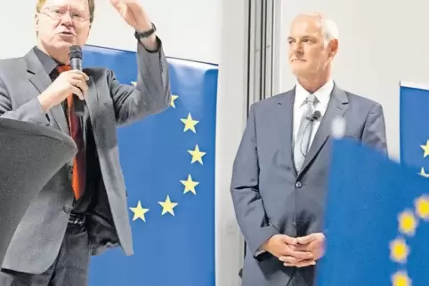 Jochen Kobusch, ehemaliger Pressesprecher der Europäischen Kommission (links), und der Initiator des Abends, Karl-Heinz Schoon.